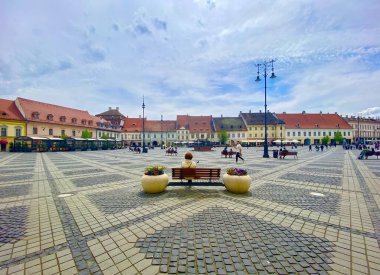 Romanya 'nın merkezindeki Transilvanya' nın büyüleyici tarihi Sibiu kasabası