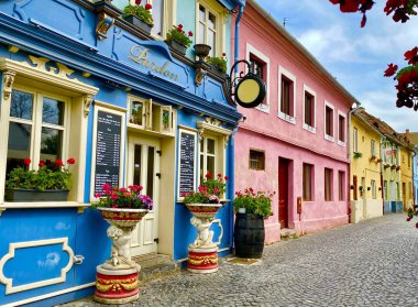 Romanya 'nın merkezindeki Transilvanya' nın büyüleyici tarihi Sibiu kasabası