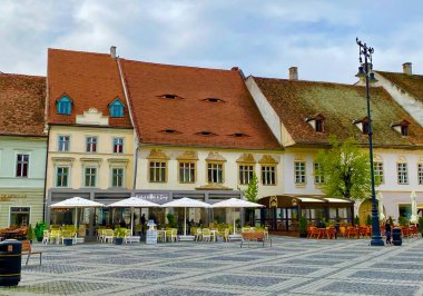 Romanya 'nın merkezindeki Transilvanya' nın büyüleyici tarihi Sibiu kasabası