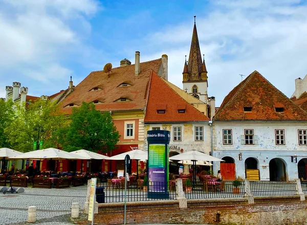 Romanya 'nın merkezindeki Transilvanya' nın büyüleyici tarihi Sibiu kasabası
