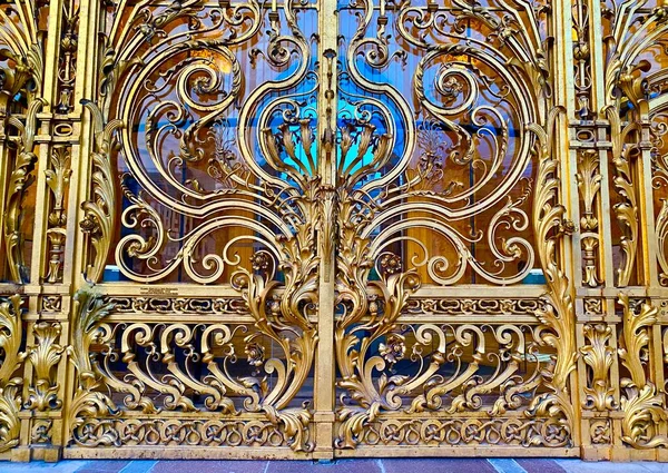 Złote Drzwi Pałacu Petit Paryżu — Zdjęcie stockowe