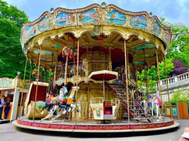 Montmartre, Paris 'teki güzel atlıkarınca
