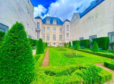 Paris 'teki Marais' de güzel bir gizli bahçe.