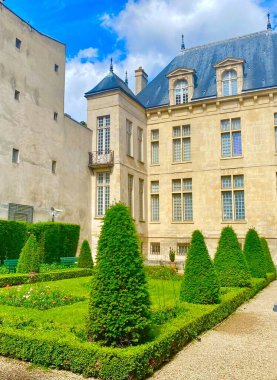 Paris 'teki Marais' de güzel bir gizli bahçe.