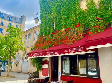 Paris 'in tarihi bölgesinde güzel mimari