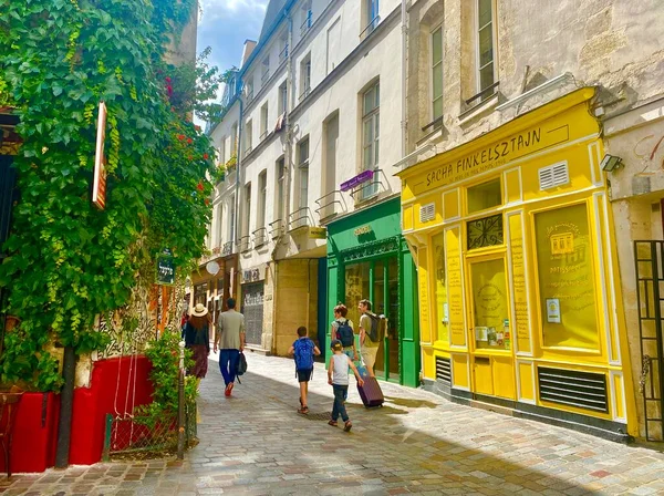 파리의 역사적 지역에 아름다운건 축물들 — 스톡 사진