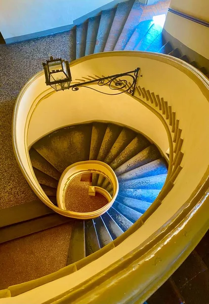 Beautiful Whirling Staircase Old House — Stockfoto