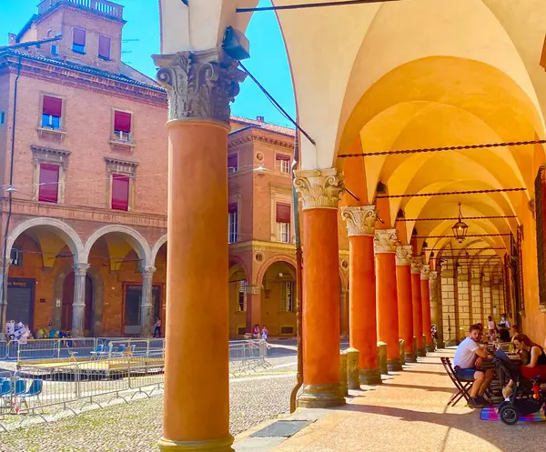 이탈리아의 역사적 볼로냐에 아름다운 아케이드 — 스톡 사진
