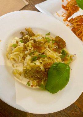 Geleneksel İtalyan makarna yemeği