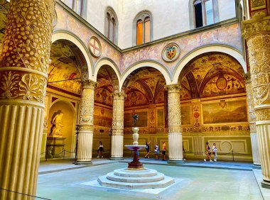 Floransa 'daki Palazzo Vecchio sütunları.