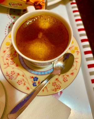 Sabahları bir fincan kahve.