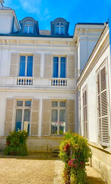 Long Wooden Shutters House Rambouillet — Stock Photo, Image
