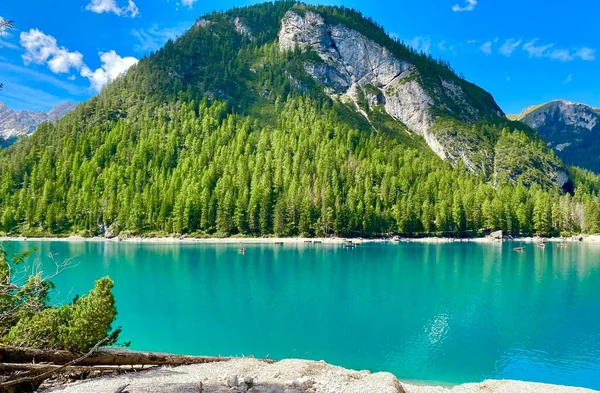 Озеро Брайеса Итальянских Горах — стоковое фото