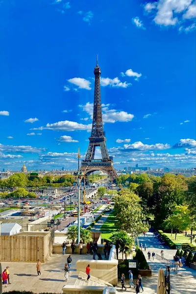 Vue Sur Tour Eiffel Par Une Journée Ensoleillée — Photo