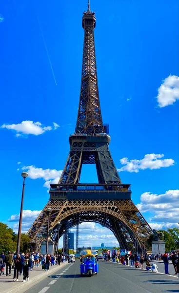 Vue Sur Tour Eiffel Par Une Journée Ensoleillée — Photo