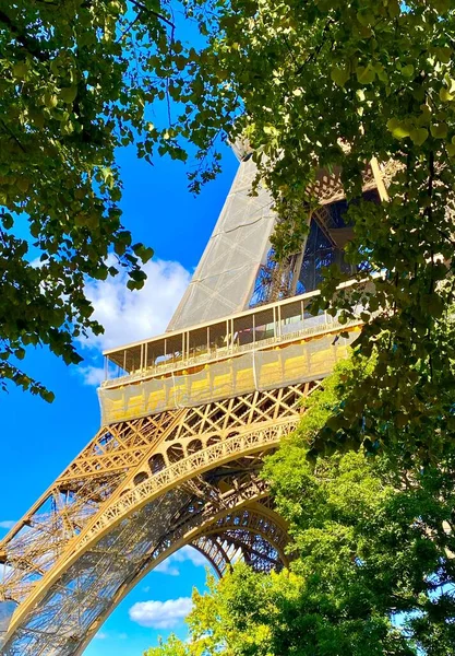 Vue Sur Tour Eiffel Par Une Journée Ensoleillée — Photo