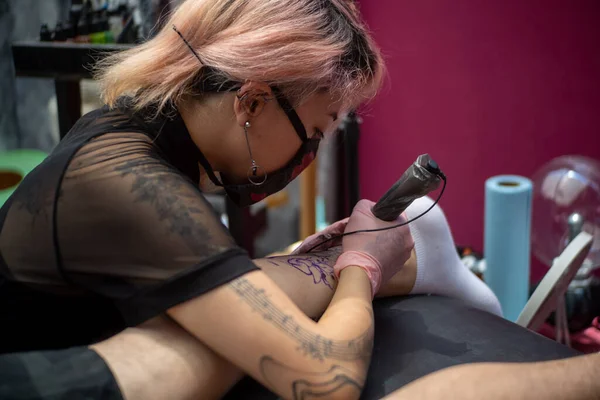 Tattooing Garis Eksternal Dari Desain — Stok Foto