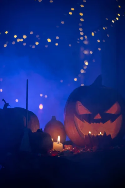 Set Halloween Con Caramelos Una Cabeza Calabaza Esculpida —  Fotos de Stock