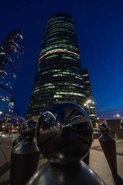 Gece gökdelenlerinin güzel manzarası