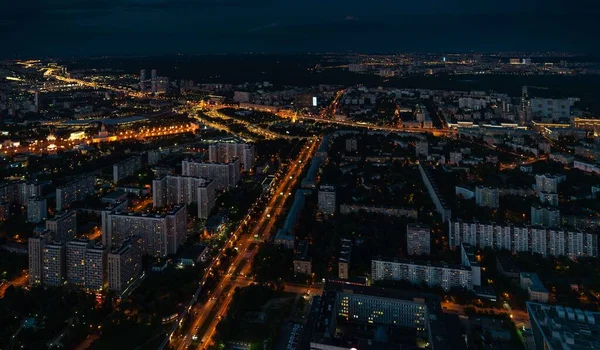 从很高的地方俯瞰着大都市的夜景 — 图库照片