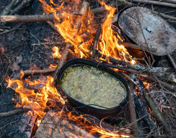 Cuisiner Nourriture Sur Feu Camp Dans Les Bois Dans Nature — Photo