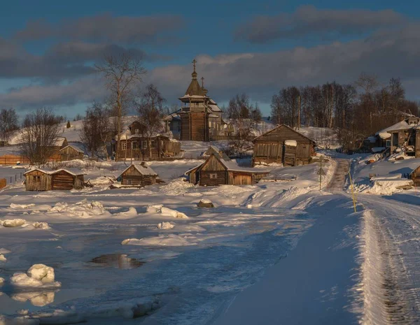 Зимняя Старая Красивая Деревня Реки — стоковое фото