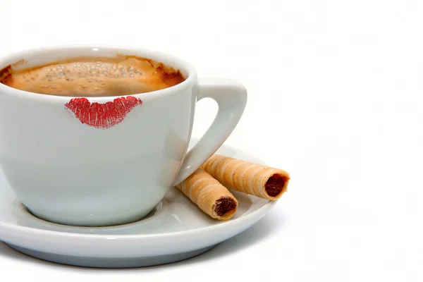 Marque de rouge à lèvres sur une tasse de café — Photo