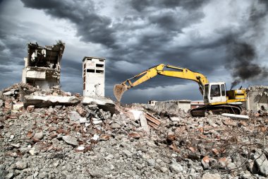buldozer enkaz eski terkedilmiş binaların yıkılması kaldırır.