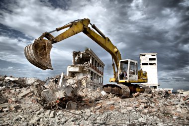 buldozer enkaz eski terkedilmiş binaların yıkılması kaldırır.