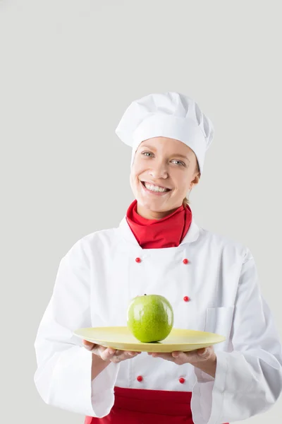 Szef kuchni ręce trzyma jabłko — Zdjęcie stockowe