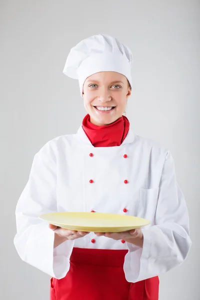 Koch- und Lebensmittelkonzept - lächelnde Köchin, Köchin oder Bäckerin — Stockfoto