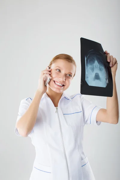 Professional doctor showing the results to his patient — Stock Photo, Image