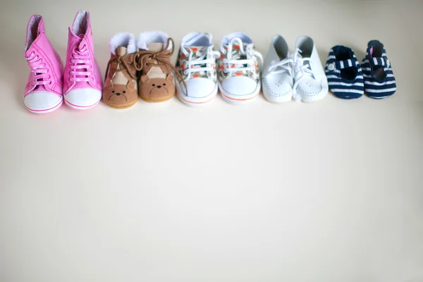 Many children 's shoes — стоковое фото