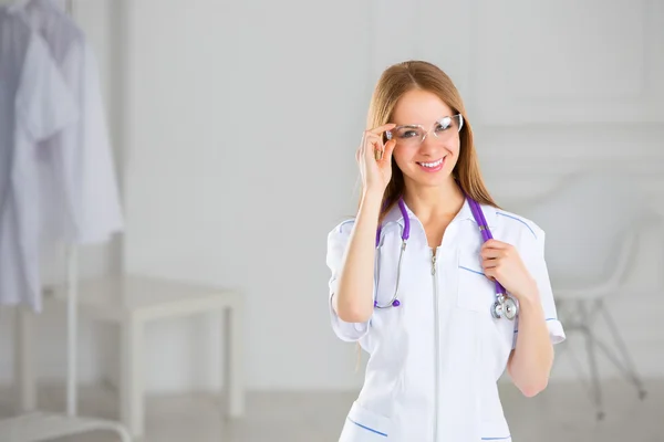 Medical doctor woman in the office — Stock Photo, Image