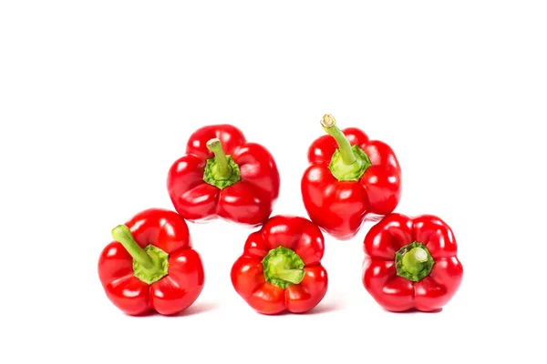 Pimentos vermelhos sobre fundo branco — Fotografia de Stock