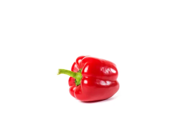 Pimenta vermelha (capsicum) isolada sobre fundo branco — Fotografia de Stock