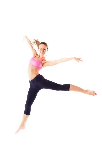 Потеря веса фитнес женщина прыжки радости. Молодая спортивная кавказская модель на белом фоне в полном составе — стоковое фото