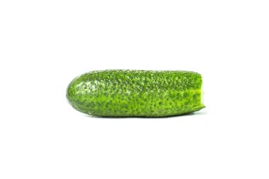 Beyaz arkaplanda yalıtılmış salatalık sebzesi