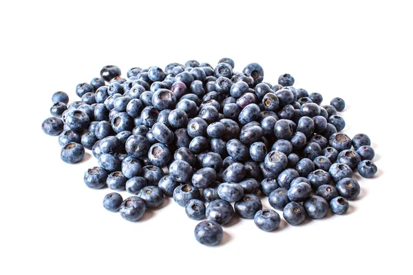 蓝莓隔离在白色背景上的堆 — 图库照片