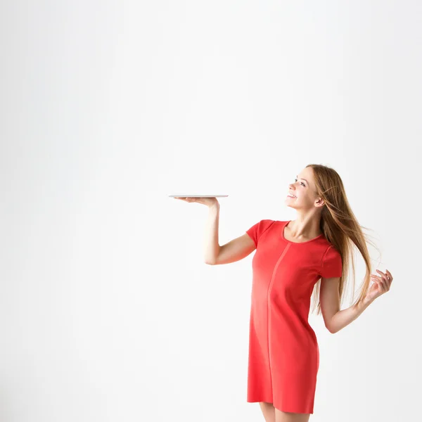 Переможець жінка схвильований Холдинг планшетний ПК ізольовані на білому тлі. веселий щасливий свіжі кавказька жіночі моделі. — стокове фото