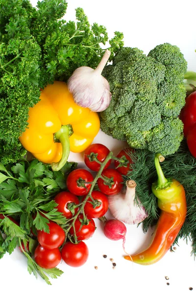 Fresh vegetables with leaves isolated on white background — Stock Photo, Image