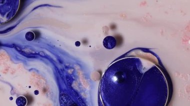 Renkli ışıl ışıl boyalar güzel desenlere karışıp makro bir dünyada kozmik gezegenler yaratıyorlar. Soyut şaşırtıcı dokular ve tasarım.