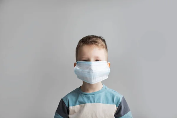 Niño Usando Máscara Para Protegerse Coronavirus Brote Gripe Cuarentena Quedarse — Foto de Stock