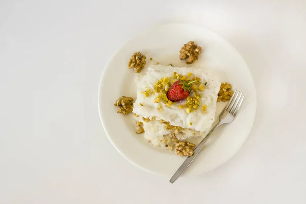Tradizionale Ramadan Turco Dessert Gullac Una Porzione Piatto Bianco Con — Foto Stock