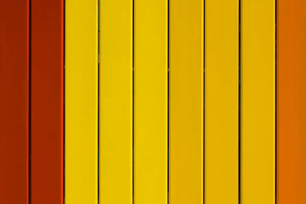 新油漆 色调为黄色的空木制背景 垂直线条 — 图库照片