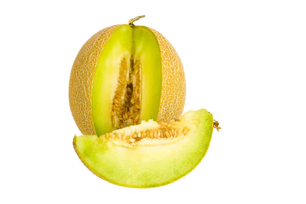 Eine Scheibe Geschnittene Melone Auf Einer Weißen Oberfläche — Stockfoto