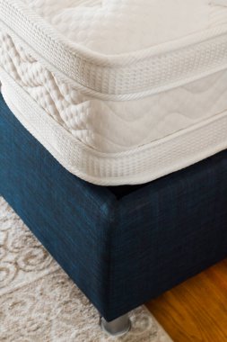 Yeni çift köpüklü döşek.