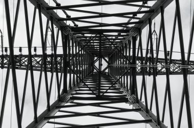 yüksek gerilim altında güç istasyonu