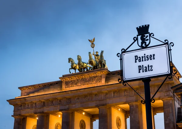 Brandenburg Gate in a cloudy sunset — Stock Photo, Image