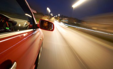 Arabayı süren adam.